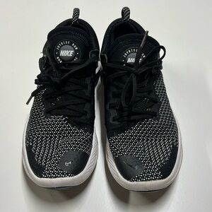🏃‍♀️ Nike Joyride run Size 8.5 Black and White